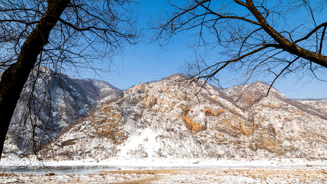 冬天的山