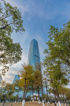 廈門集美區(qū)藍天白云都市風景