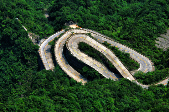 天门山盘山公路