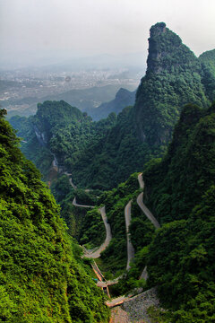 天门山盘山公路