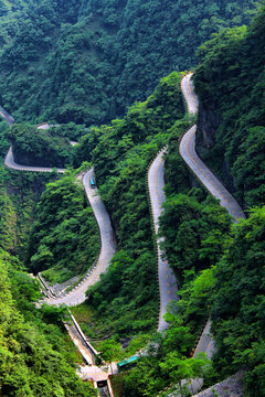 张家界天门山盘山路