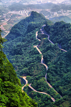 张家界天门山盘山路