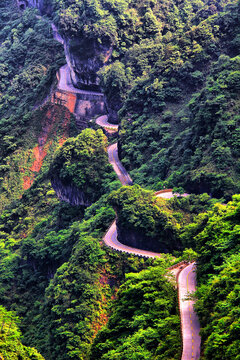 张家界天门山盘山路山路十八弯