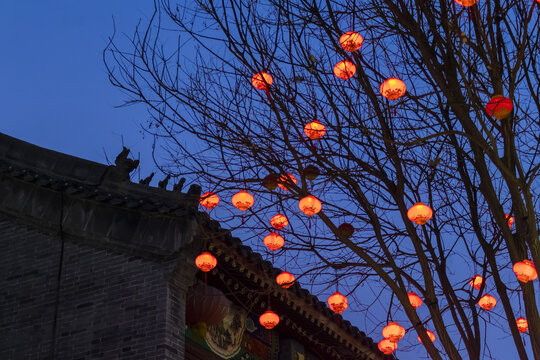 定州崇文街红灯笼与古建筑夜景