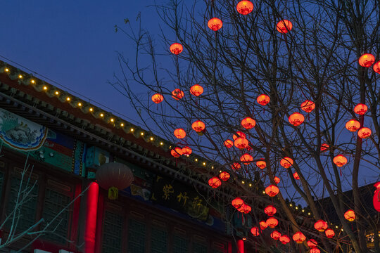 定州崇文街红灯笼与古建筑夜景