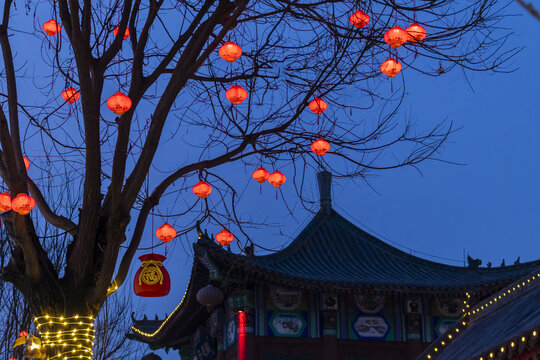 定州崇文街红灯笼与古建筑夜景