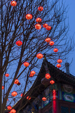 定州崇文街红灯笼与古建筑夜景