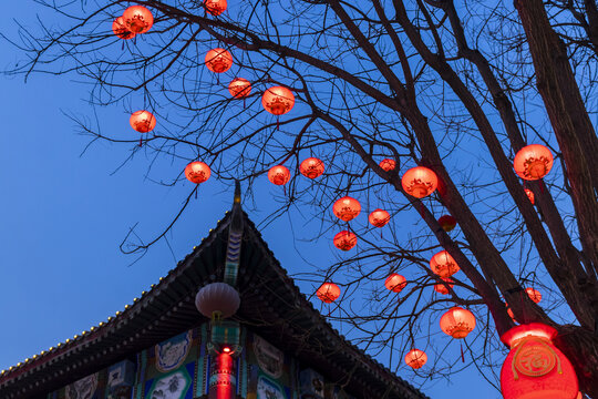 定州崇文街红灯笼与古建筑夜景