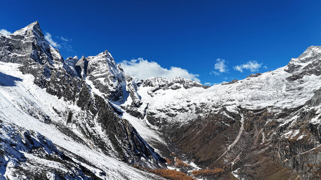 航拍四川阿坝毕棚沟雪山