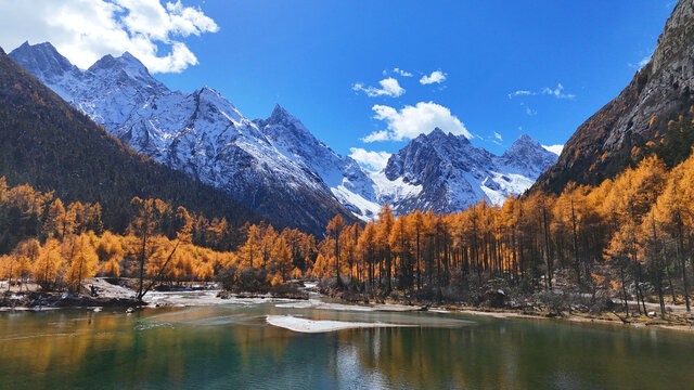 航拍四川阿坝毕棚沟卓玛湖秋景