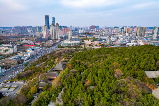 一城青山半城湖