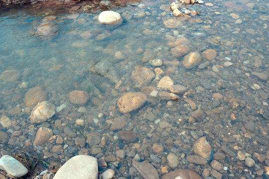 小溪流水