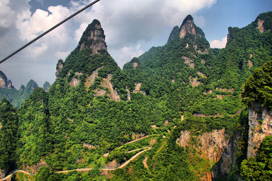 天门山盘山路