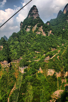 天门山盘山路