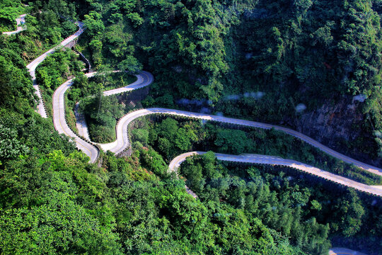 天门山盘山公路