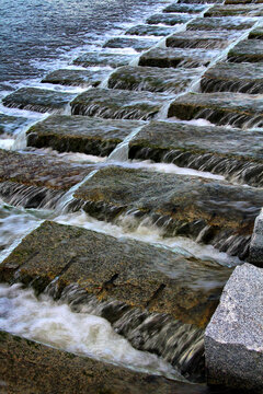 漠河老槽河石台阶水流