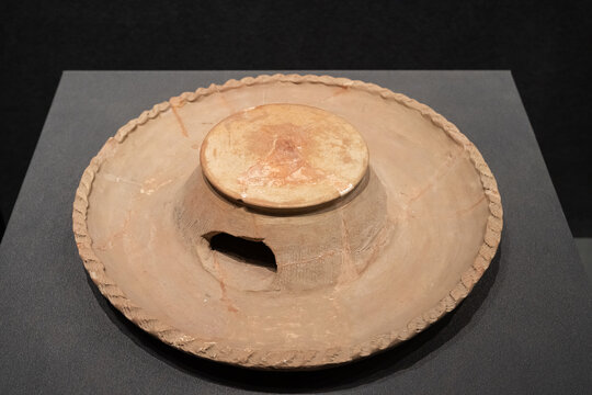 仰韶文化陶轮盘形器