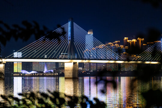 夜景下的大桥