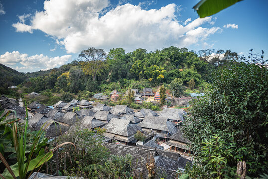 景迈山糯干古寨传统建筑风光