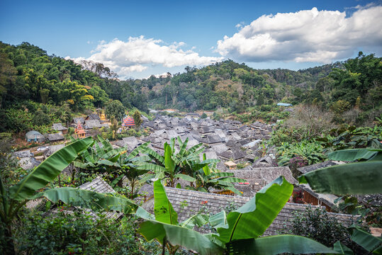 景迈山糯干古寨传统建筑风光