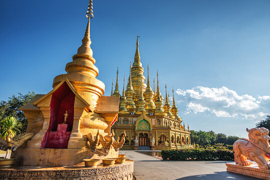 景洪大佛寺大金塔建筑风光