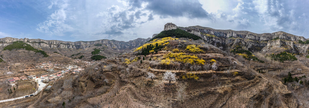 宽幅春天山乡风光全景图