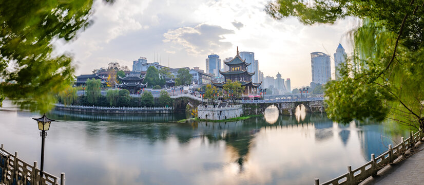 贵阳城市地标甲秀楼全景