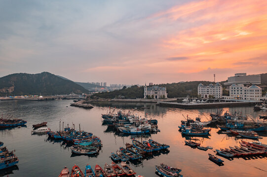 大连老虎滩渔人码头灯塔城市夜景