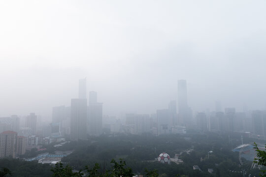 大连地标城市中心雾霾天气