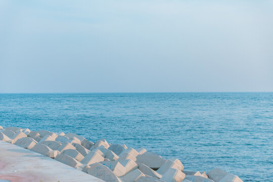 海边堤坝防波堤