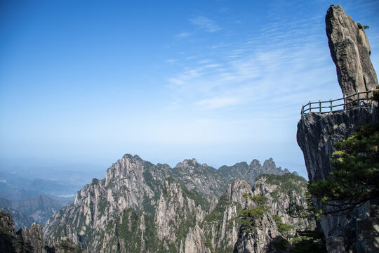 黄山飞来石