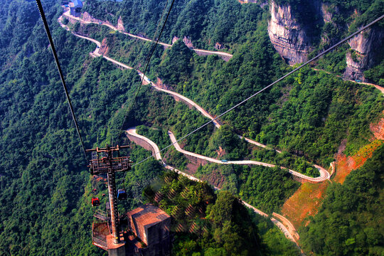 天门山盘山公路