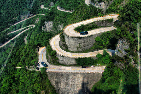 张家界天门山盘山路山路十八弯