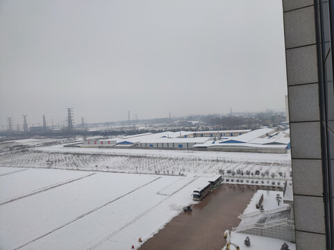 雪后工厂