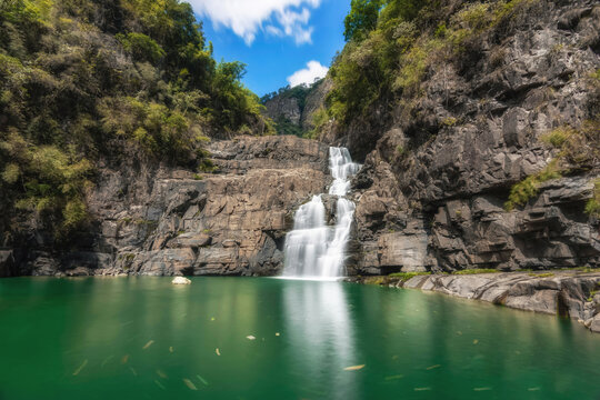 瀑布流水