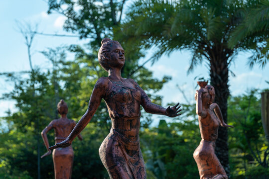 傣族跳舞雕像