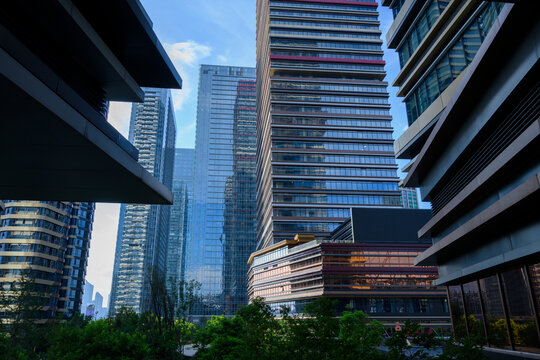 城市现代建筑仰天俯视
