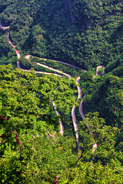 天门山盘山路