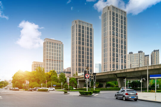 湖北武汉城市街景和摩天大楼