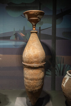仰韶文化陶漏斗和尖底瓶