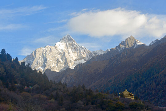 长坪沟四姑娘山四雪山主峰