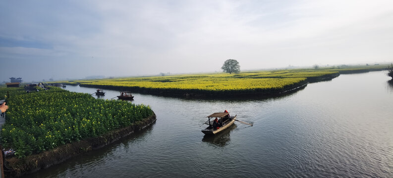 平静湖面