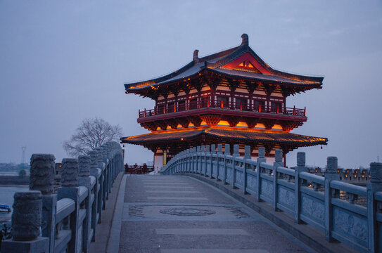 瀍壑朱樱夜景