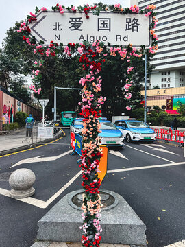 深圳街头路标牌