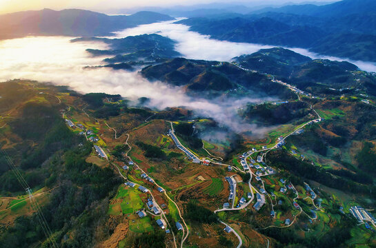 县河马鞍山高山云雾