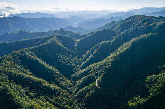 群山逶迤