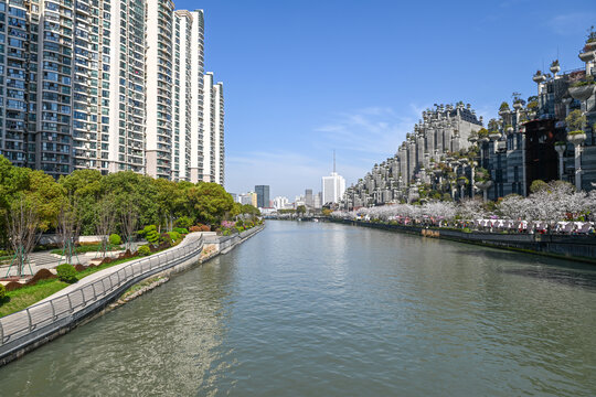 上海苏州河沿岸昌平路风光