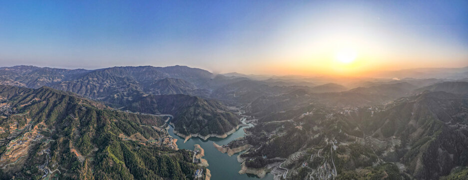 大山深处夕阳晚霞航拍摄影图