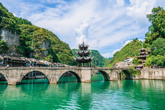 贵州镇远古城舞阳河祝圣桥