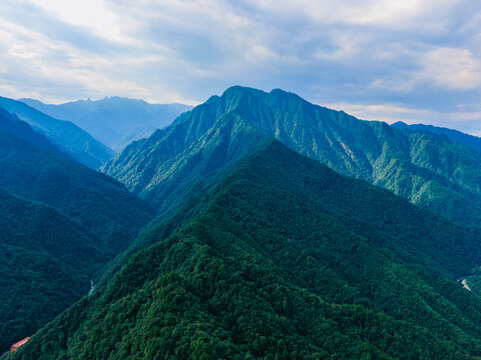 航拍贵州梵净山景区连绵起伏大山